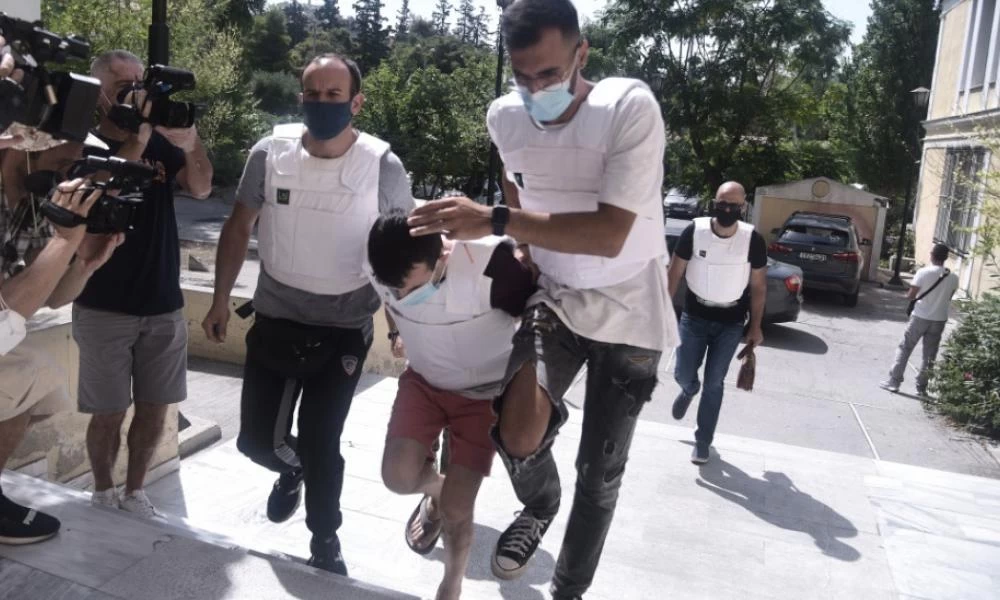 Δάφνη: Συγγενείς της 31χρονης επιτέθηκαν στο συζυγοκτόνο